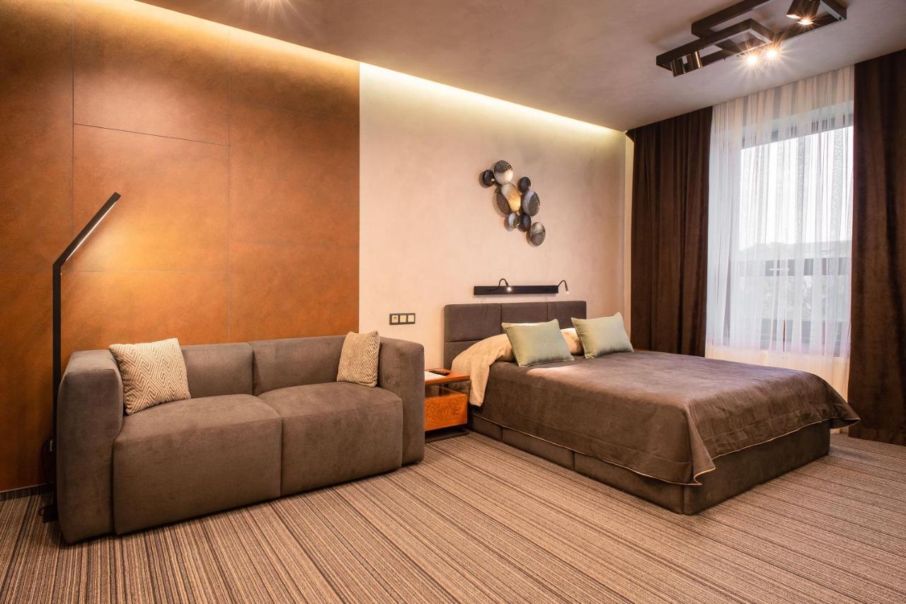 לוצק Mojo Hall Hotel מראה חיצוני תמונה