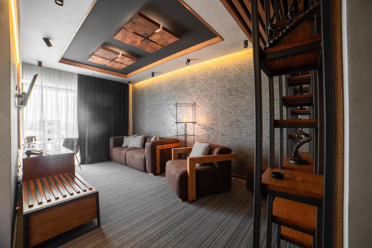 לוצק Mojo Hall Hotel מראה חיצוני תמונה