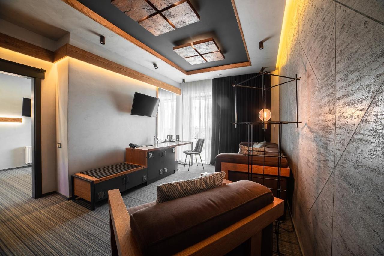 לוצק Mojo Hall Hotel מראה חיצוני תמונה