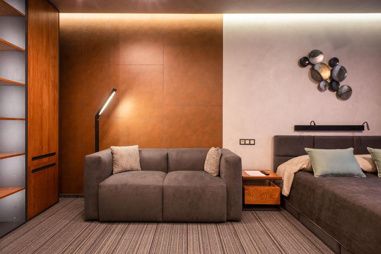 לוצק Mojo Hall Hotel מראה חיצוני תמונה