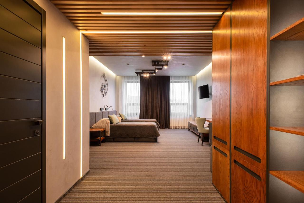 לוצק Mojo Hall Hotel מראה חיצוני תמונה