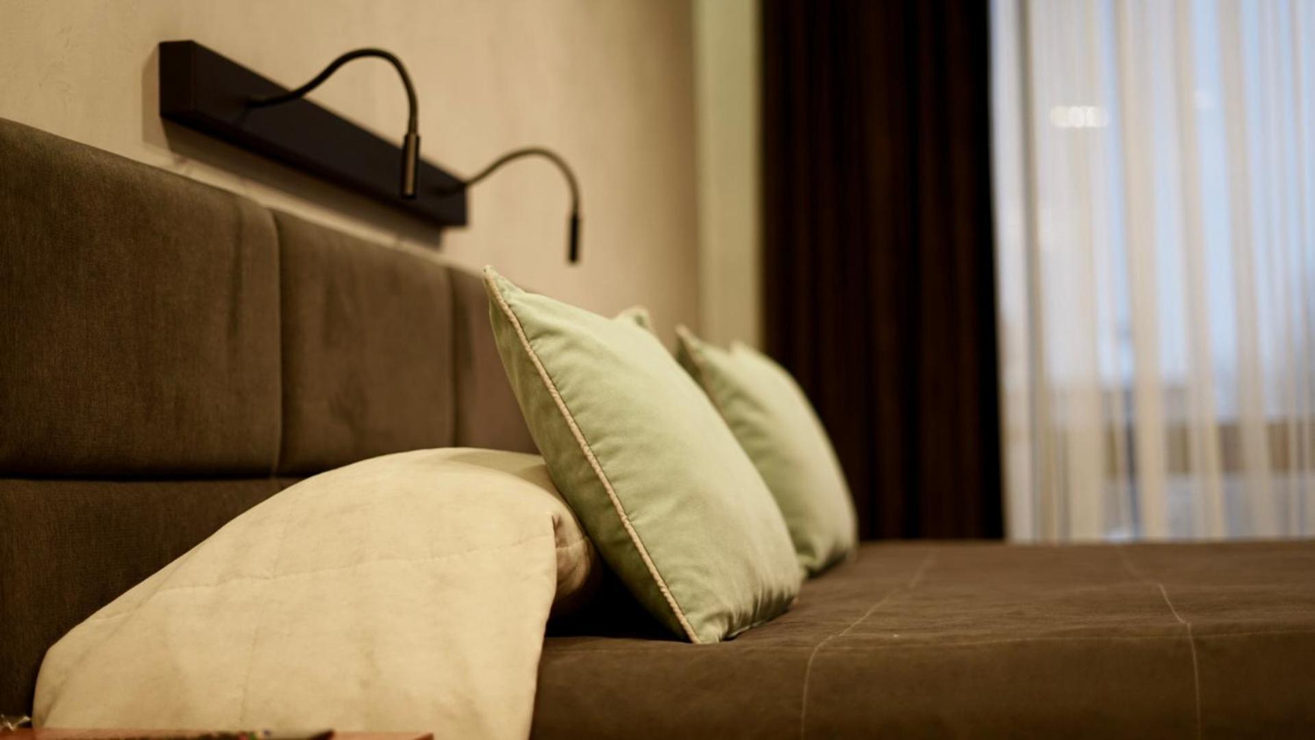 לוצק Mojo Hall Hotel מראה חיצוני תמונה