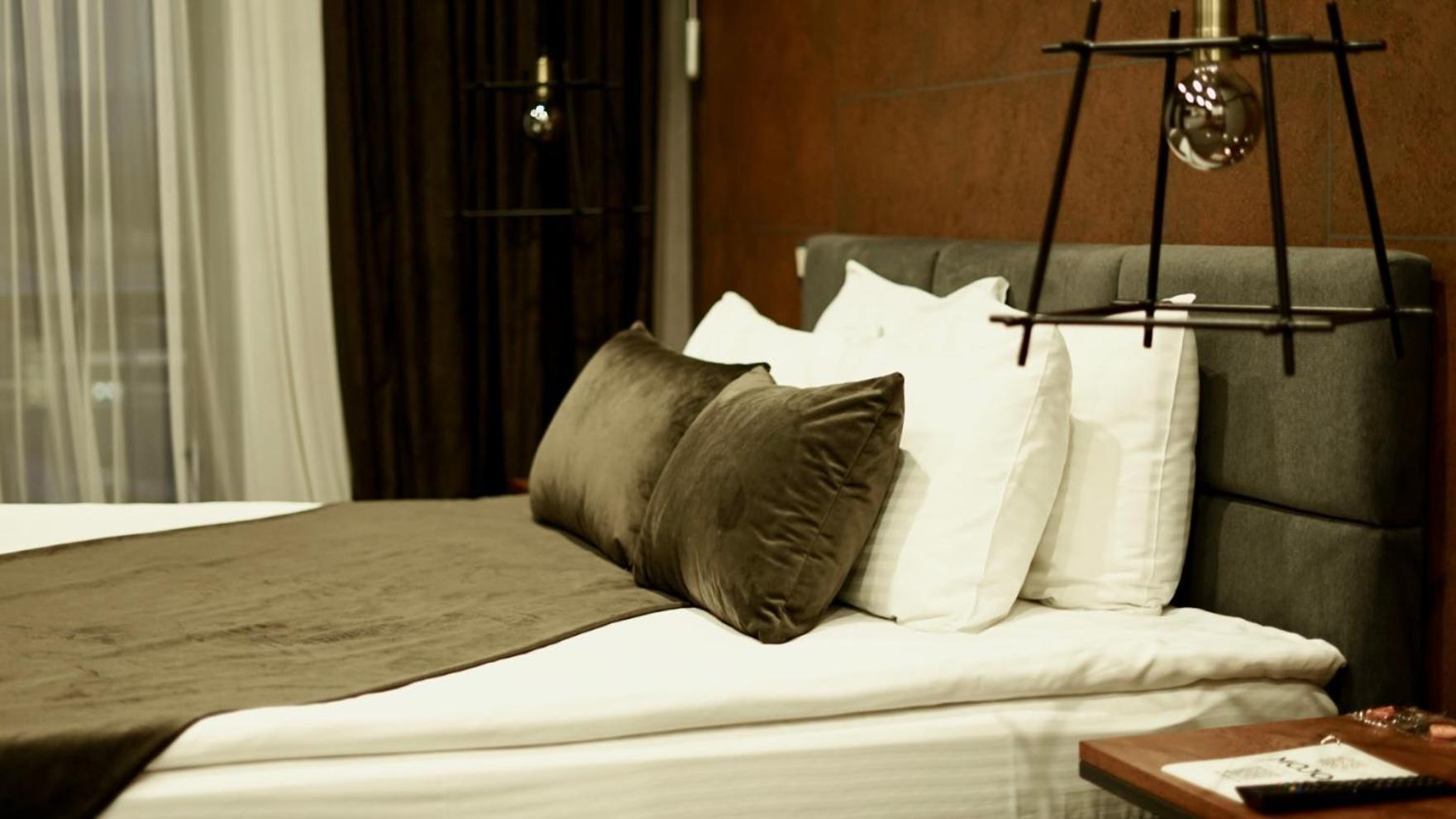 לוצק Mojo Hall Hotel מראה חיצוני תמונה