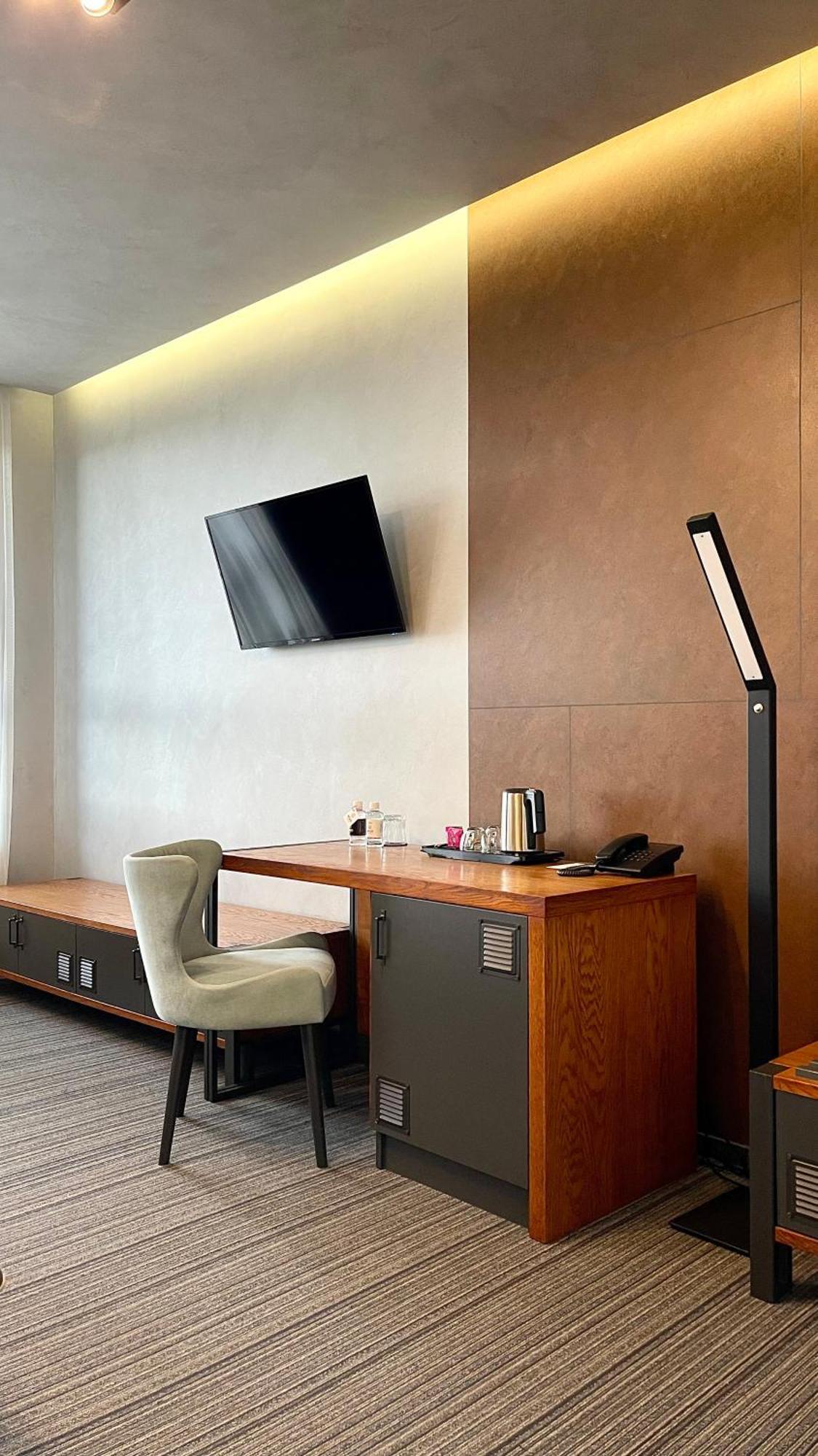 לוצק Mojo Hall Hotel מראה חיצוני תמונה